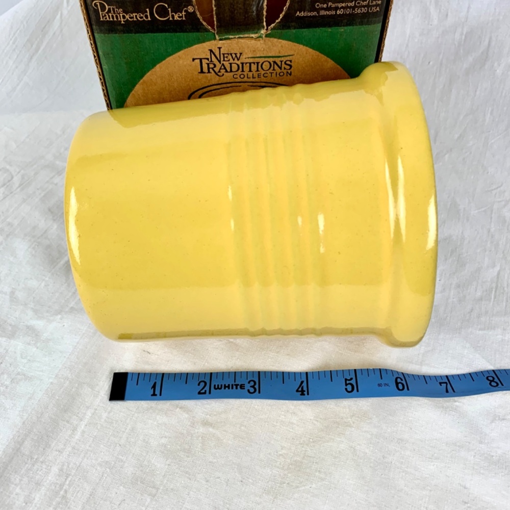New Pampered Chef Yellow Stoneware Crock Bread Baking or Storage Original Box - Picture 5 of 14